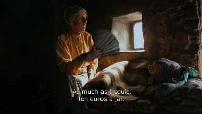 {\An8}As much as I could. 10 euros a jar.
- Eh? - Honeyland