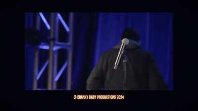 {\an8}[audience cheering] - Dave Attell: Hot Cross Buns