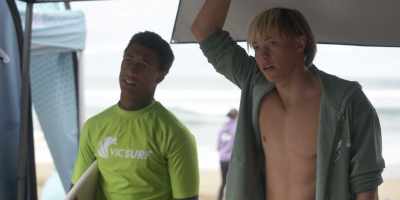 {\an8}Because if Ahmed's going
to get the score he needs - Surviving Summer