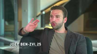 {\an8}Ben Belack's videos are incredibly cheesy. - Buying Beverly Hills