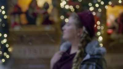 {\an8}But such a love seems elusive. - Joyeux Noel