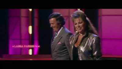 {\an8}By that I mean people who use
the language beautifully and elegantly. - Lady Boss: The Jackie Collins Story
