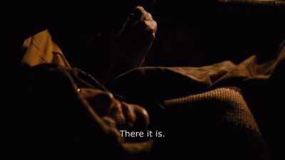{\An8}Can you see the light?
- I can. - Honeyland