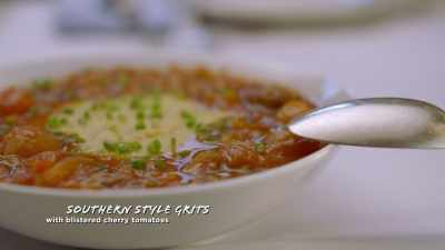{\an8}CAROLYNN: So, we have grits with
blistered cherry tomatoes. - Restaurants at the End of the World