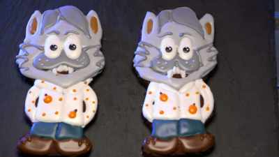 {\an8}'Cause you have such
a smooth flood. - Halloween Cookie Challenge