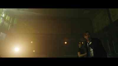 {\an8} -Clay.
{\an8} -What? - The Man Who Fell to Earth