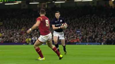{\an8}[commentator]
Russell, a little tip over the top. - Six Nations: Full Contact