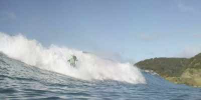 {\an8}[Commentator] This is the last
of the State qualifying rounds, - Surviving Summer