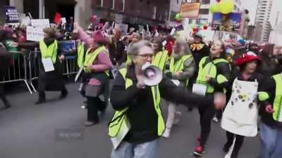 {\an8}COPRESIDENTE DA MARCHA - Rita Moreno: Just a Girl Who Decided to Go for It