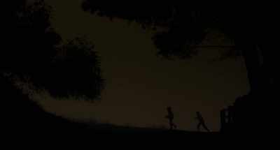 {\an8}[crickets chirping] - To the Bone