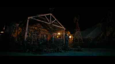 {\an8} [crickets chirping] - The Man Who Fell to Earth