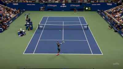 {\an8}- [crowd cheering]
- [umpire] Game, Shelton. - Break Point