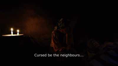 {\An8}Cursed be the neighbours... - Honeyland