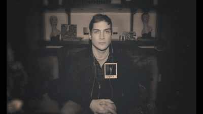 {\an8}Cyrus will switch back into his body. - It's What's Inside