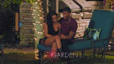 {\an8}David is gonna have to be strong
and make other connections. - Twin Love