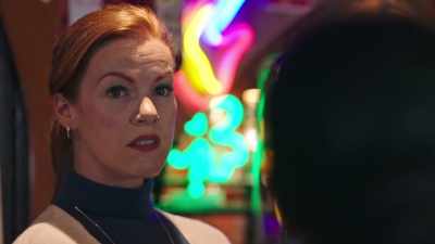 {\an8}Did you see who he was
with last night? - Hope Street