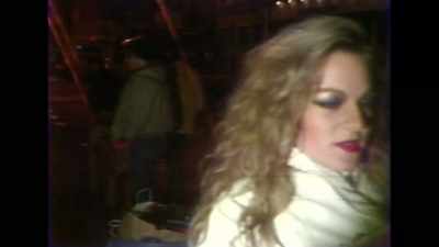 {\an8}♪♪ [disco] - All the Beauty and the Bloodshed
