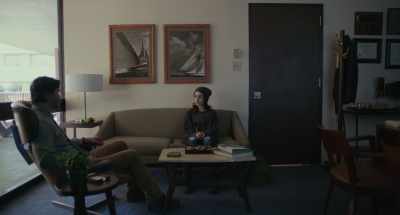 {\an8}-Do you have kids?
- No. - To the Bone