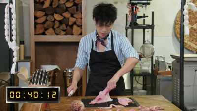 {\an8}Do it without slicing
my thumb off - No Recipe Road Trip With the Try Guys