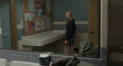 {\an8}-Does that really work?
- No, I'm just thirsty. - To the Bone