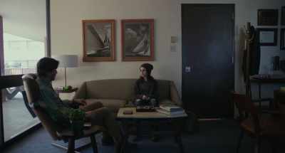 {\an8}-Does he talk to you about me?
- You know I can't answer that. - To the Bone