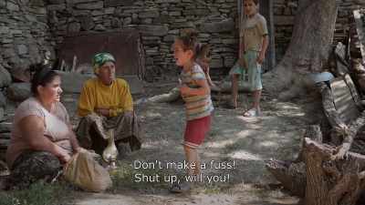 {\An8}Don't make a fuss! Shut up, will you! - Honeyland