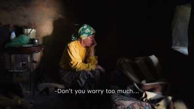 {\An8}Don't you worry to much... - Honeyland