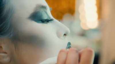 {\an8}[dramatic instrumental hip-hop plays] - Glow Up: Britain's Next Make-Up Star