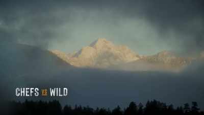 {\an8}(dramatic music) - Chefs vs Wild
