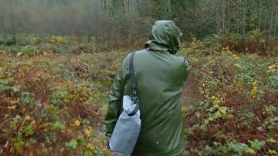 {\an8}(dramatic music) - Chefs vs Wild