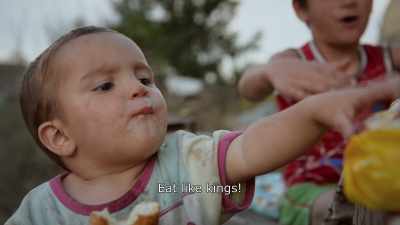 {\An8}Eat like kings! - Honeyland