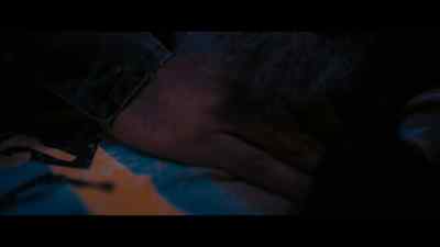 {\an8} [electricity crackling] - The Man Who Fell to Earth