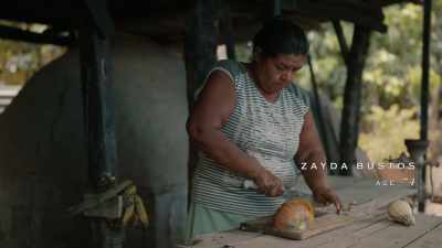 {\an8}Everything she learned to do,
she taught me, too, - Live to 100: Secrets of the Blue Zones