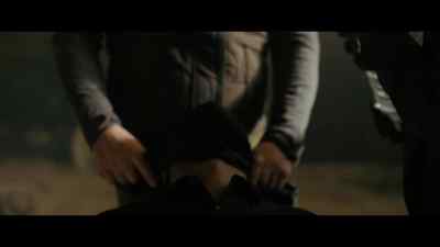 {\an8} [Faraday grunts] - The Man Who Fell to Earth