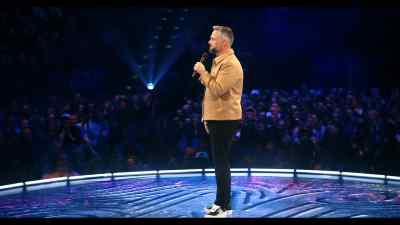 {\an8}♪ Feeling good, like I should ♪ - Your Friend, Nate Bargatze
