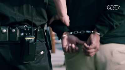{\an8}Fuse: Watching that video
footage was... was crazy. - I Was a Teenage Felon