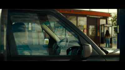 {\an8} [gasping breaths]
{\an8} Can you hear my heart? - The Man Who Fell to Earth