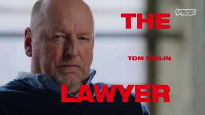 {\an8}Giblin:
I met the crew through Jamie. - I Was a Teenage Felon