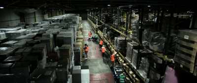 {\an8}Go to Y-0-3- - Life and Death in the Warehouse