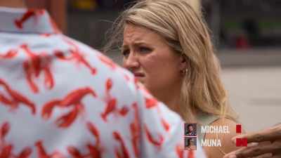 {\an8}[Hannah] If you didn't vote
for Michael or Muna, - The Mole