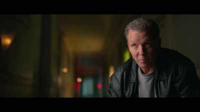 {\an8}He could go there.
He… he could lock the door and be alone, - Crime Scene: The Vanishing at the Cecil Hotel