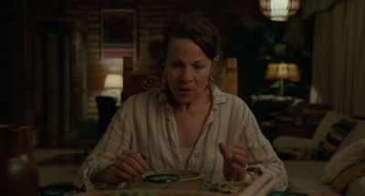 {\an8}-He did? What did you say?
- Well, that you'd decided to leave. - To the Bone