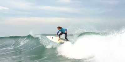 {\an8}He goes for the big floater to finish - Surviving Summer