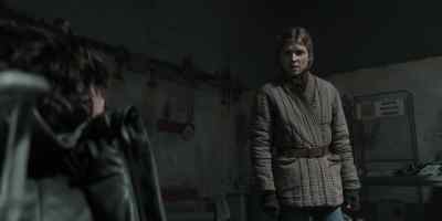 {\an8}He knows a way in.
It's dangerous, but he can draw us a map. - The Walking Dead: Daryl Dixon