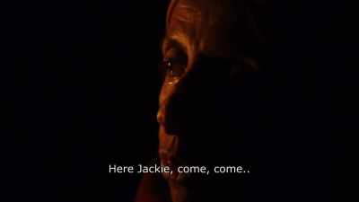 {\An8}Here Jackie, come, come.. - Honeyland