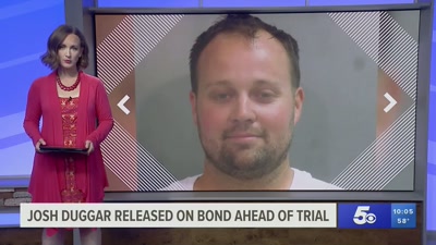 {\an8}He's facing two counts for receiving
and possessing child porn. - Shiny Happy People: Duggar Family Secrets