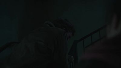 {\an8}Hey, you know that guy
who said he was hurt? - The Last of Us
