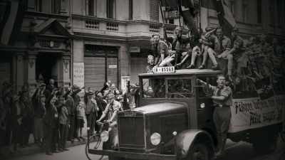 {\an8}HITLER FOR PRESIDENT! - Hitler and the Nazis: Evil on Trial