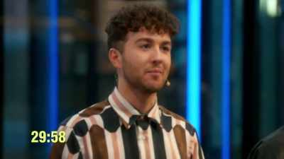 {\an8}How are we all? My name is Craig, - Glow Up: Britain's Next Make-Up Star