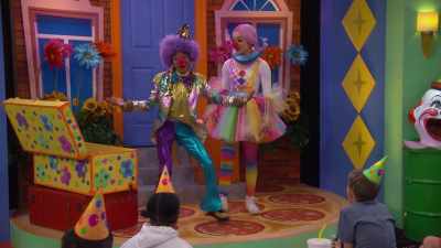 {\an8}Huh! Who's Lay Lay? I'm Laughy! - That Girl Lay Lay